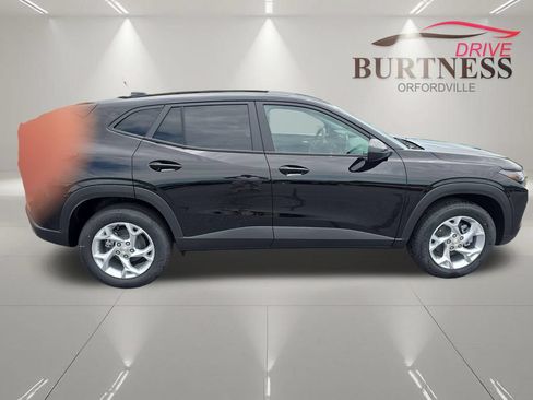 New 2026 Chevrolet Trax LS w/ LS Convenience Package FWD image 8