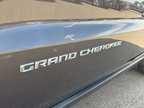Used 2016 Jeep Grand Cherokee Limited AWD/4WD image 9
