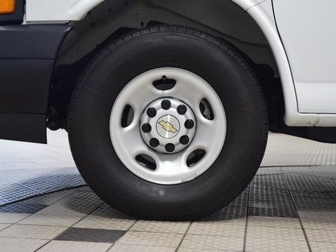 Used 2025 Chevrolet Express 3500 LS image 15