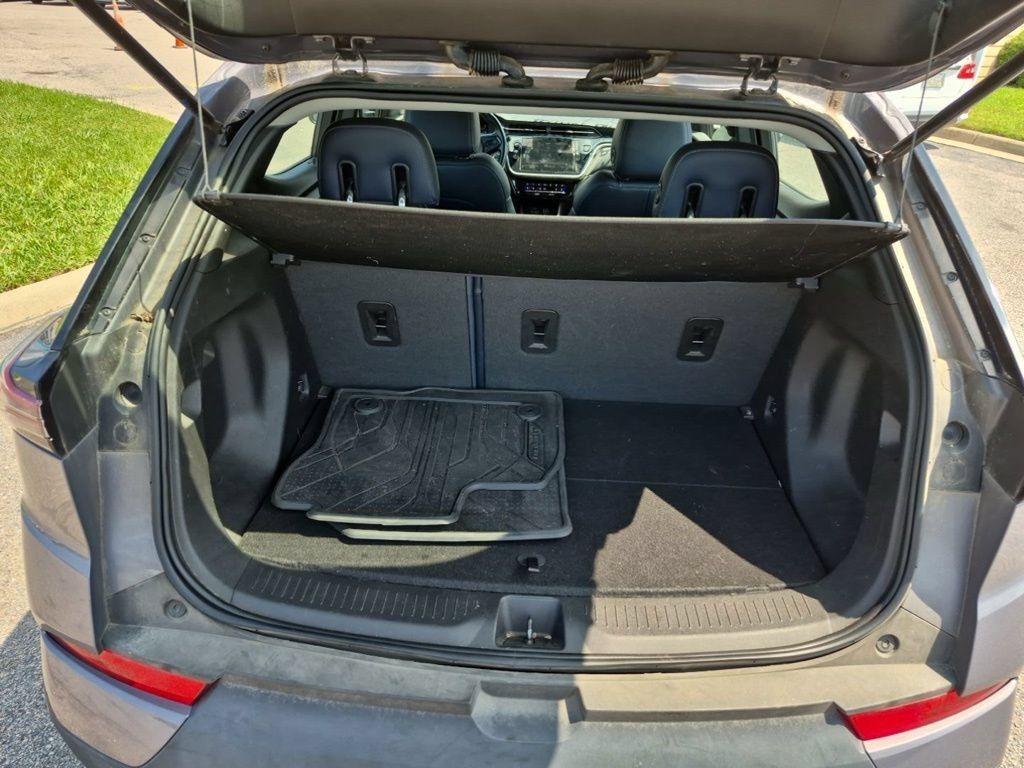 Used 2022 Chevrolet Bolt EUV LT w/ Convenience Package FWD image 16