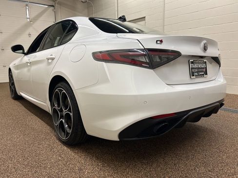 Used 2024 Alfa Romeo Giulia Veloce AWD/4WD image 4