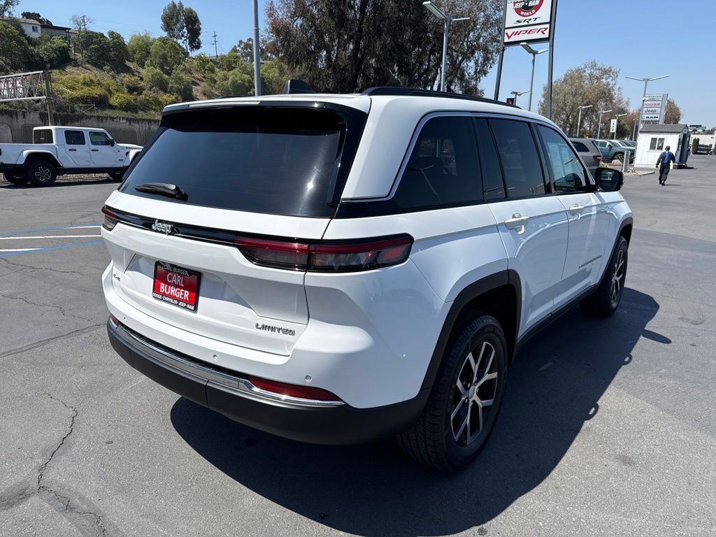 Certified 2025 Jeep Grand Cherokee Limited w/ Trailer Tow Package AWD/4WD image 8