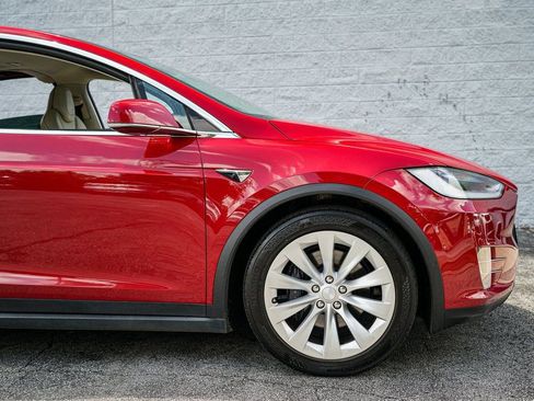 Used 2018 Tesla Model X 100D image 16