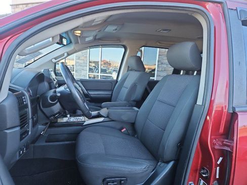 Used 2014 Nissan Titan SV w/ SV Value Truck Package image 11