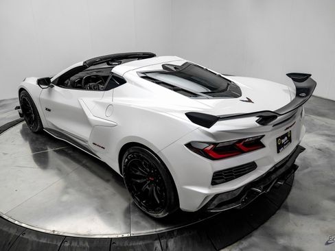 Used 2023 Chevrolet Corvette Z06 w/ Z07 Performance Package image 15