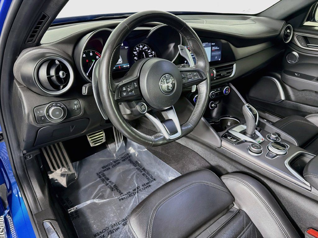 Used 2022 Alfa Romeo Giulia Veloce AWD/4WD image 9