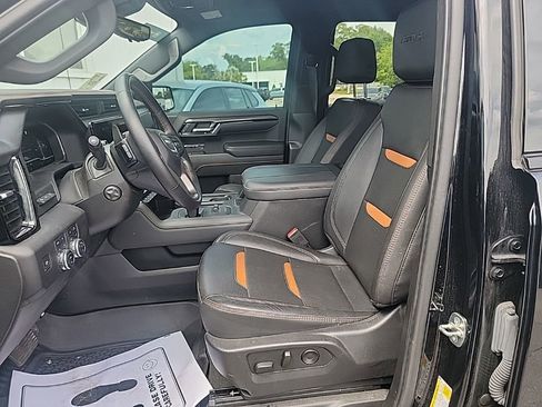 Used 2023 GMC Sierra 1500 AT4 w/ Technology Package AWD/4WD image 9