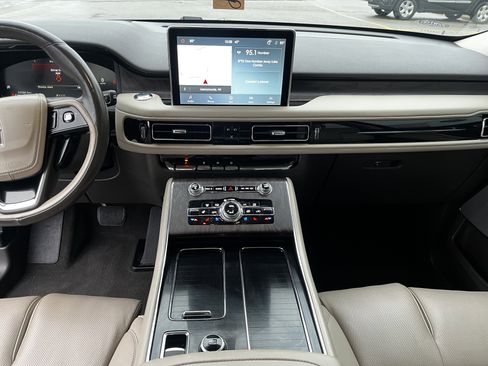 Used 2023 Lincoln Aviator Reserve w/ Equipment Group 201A image 11