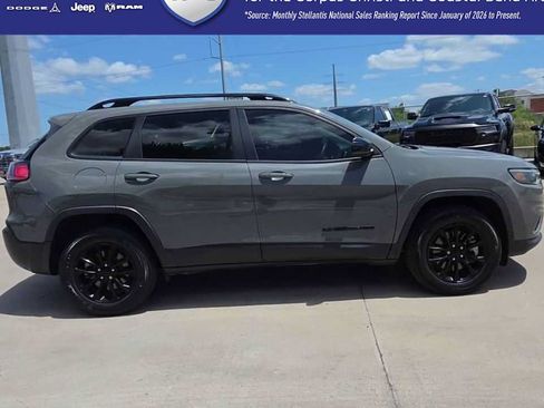 Used 2023 Jeep Cherokee Altitude Lux AWD/4WD image 9