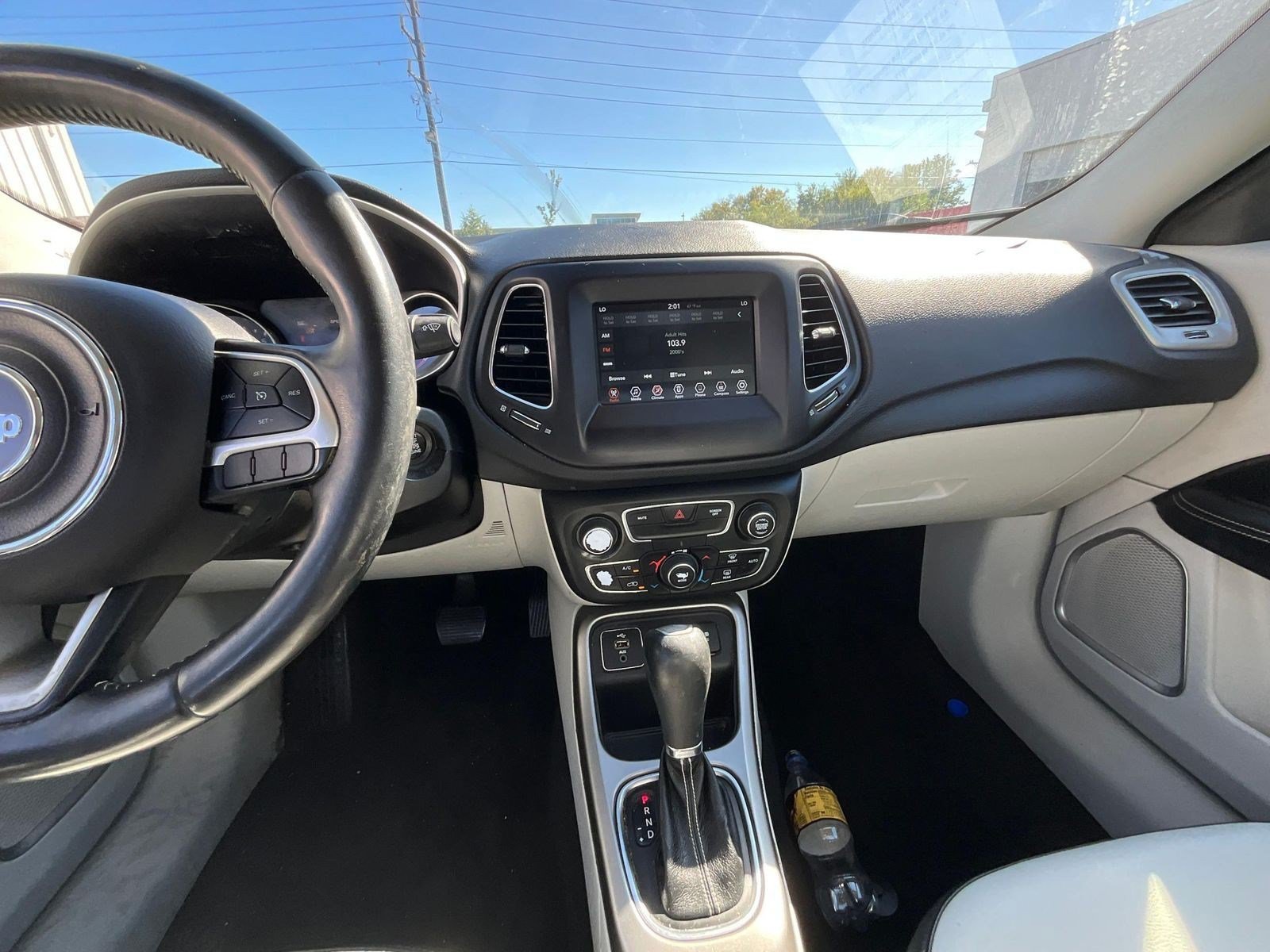 Used 2018 Jeep Compass Latitude w/ Popular Equipment Group FWD image 9