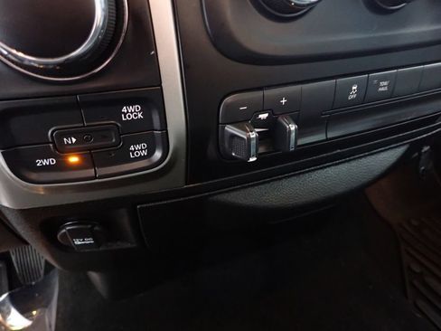 Used 2019 RAM 1500 Classic SLT w/ Protection Group AWD/4WD image 5