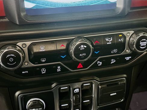 Used 2021 Jeep Wrangler Unlimited Rubicon AWD/4WD image 15