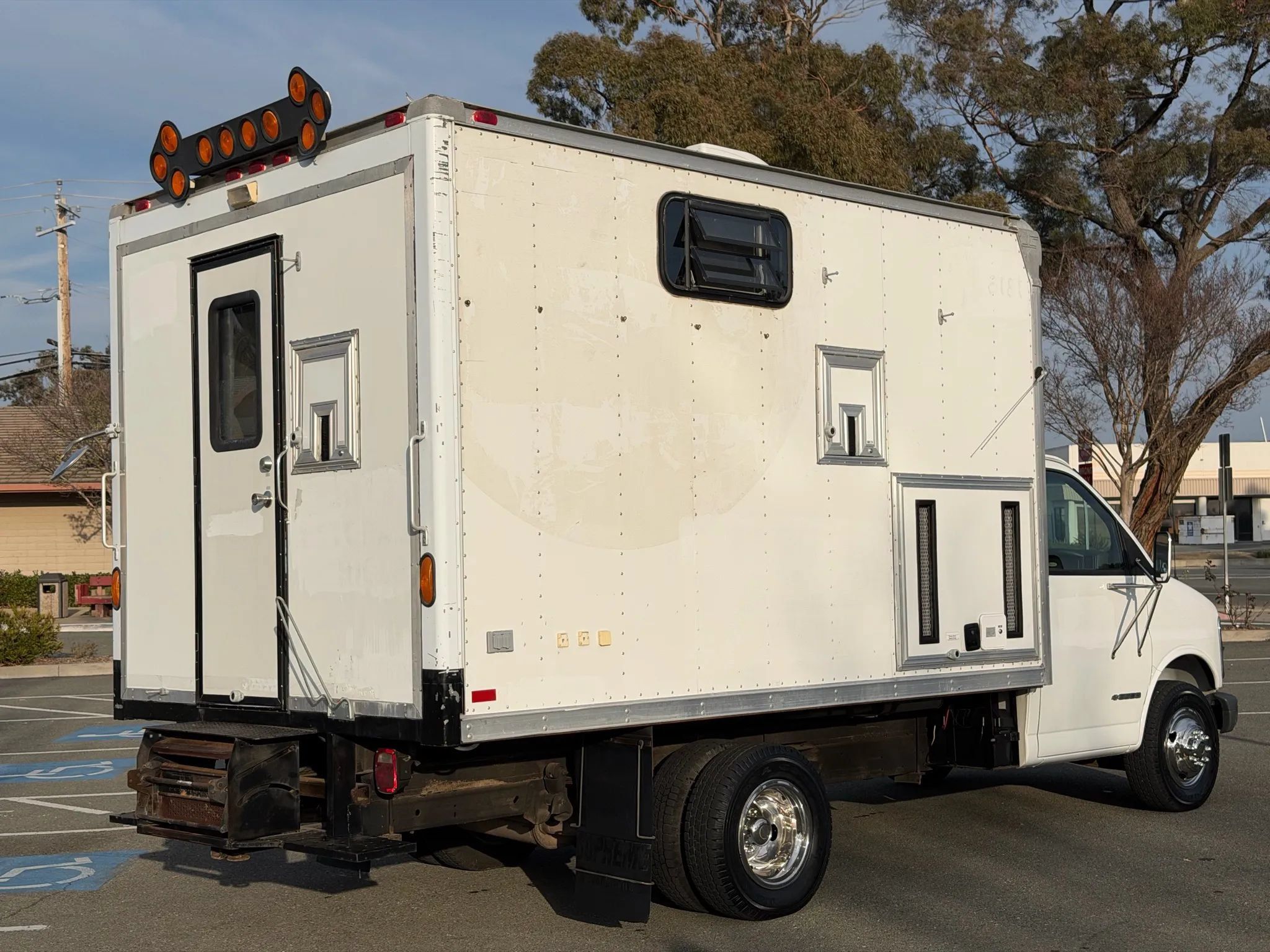 Used 2002 Chevrolet Express 3500 w/ Appearance Pkg RWD image 13
