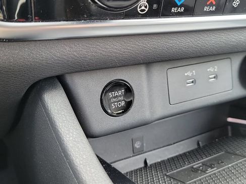 Certified 2025 Nissan Rogue SL w/ SL Premium Package FWD image 32