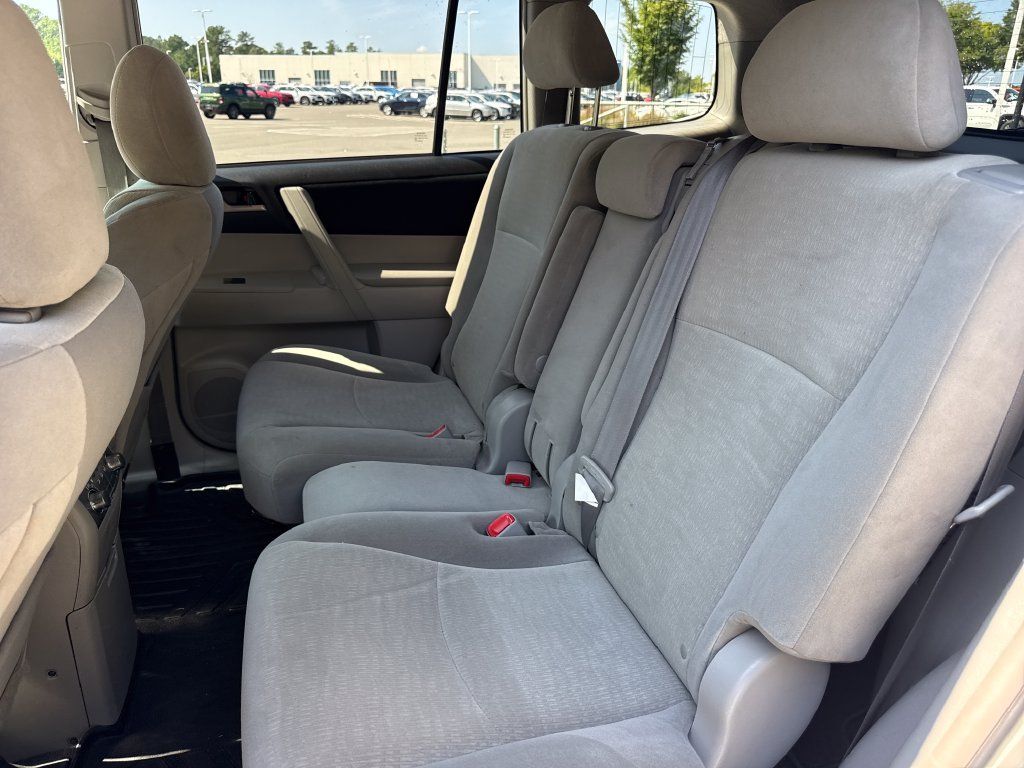 Used 2012 Toyota Highlander 4WD w/ Tech Pkg image 30