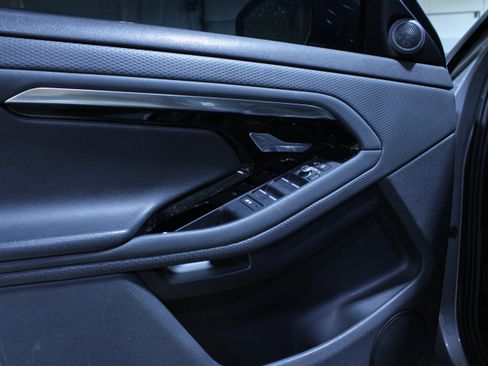 Used 2020 Land Rover Range Rover Evoque S image 4