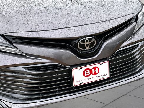 Used 2020 Toyota Camry XLE FWD image 29