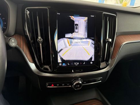 Used 2025 Volvo V60 B5 Cross Country Plus image 17