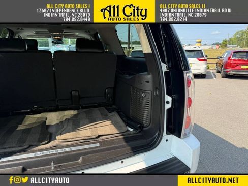Used 2009 GMC Yukon XL Denali RWD image 44