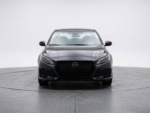 Used 2025 Nissan Altima 2.5 SV image 2