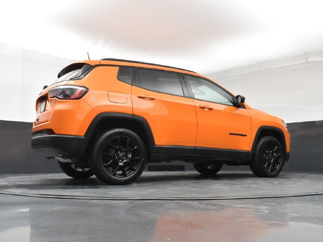 New 2026 Jeep Compass Latitude AWD/4WD image 24