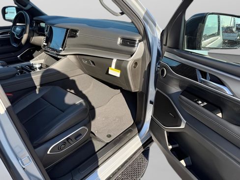 New 2026 Jeep Grand Wagoneer Limited AWD/4WD image 15