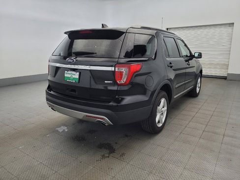 Used 2017 Ford Explorer XLT image 9