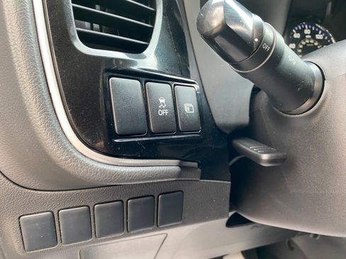 Used 2017 Mitsubishi Outlander ES image 72