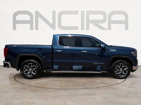 Used 2022 GMC Sierra 1500 SLT AWD/4WD image 11