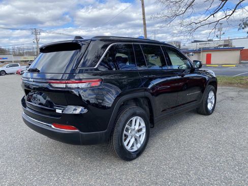 Certified 2023 Jeep Grand Cherokee Laredo X AWD/4WD image 3