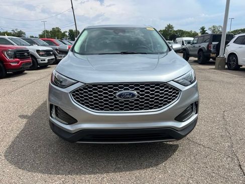 Certified 2024 Ford Edge SEL w/ Convenience Package AWD/4WD image 2