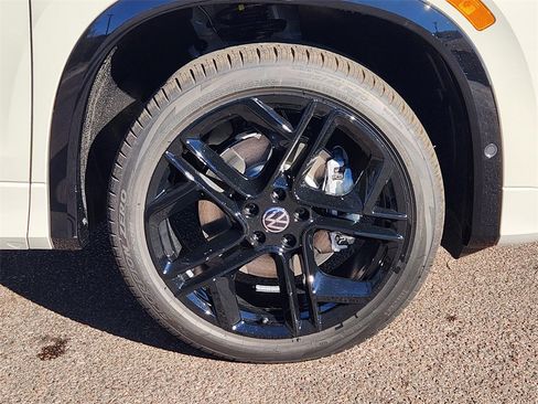 New 2026 Volkswagen Tiguan SE R-Line image 29