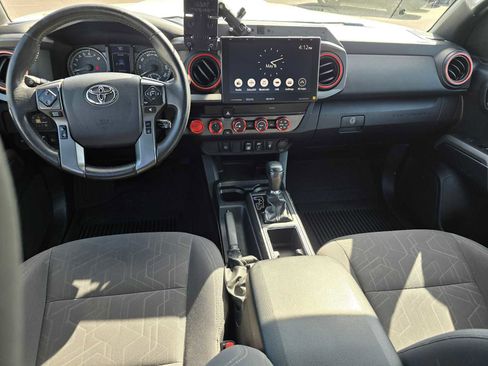 Used 2019 Toyota Tacoma TRD Sport AWD/4WD image 20