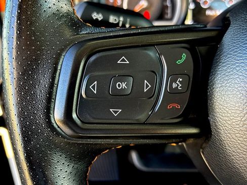 Used 2024 Jeep Gladiator Mojave w/ Technology Group image 16