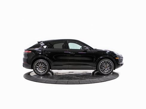 Certified 2022 Porsche Cayenne Coupe image 8