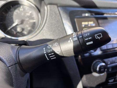 Used 2017 Nissan Rogue S image 27