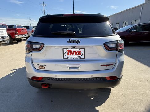 Used 2025 Jeep Compass Trailhawk w/ Trailhawk Elite Group AWD/4WD image 40