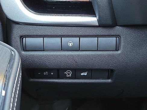 Used 2024 Nissan Rogue SL w/ SL Premium Package image 25