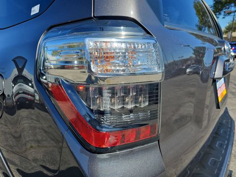 Used 2021 Toyota 4Runner SR5 image 38