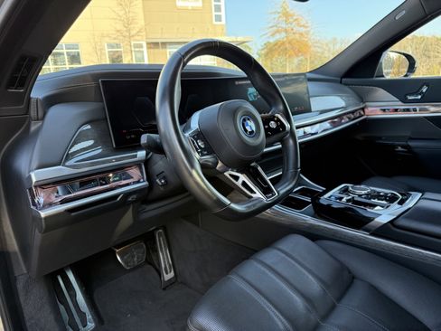 Used 2024 BMW i7 eDrive50 w/ M Sport Package image 21