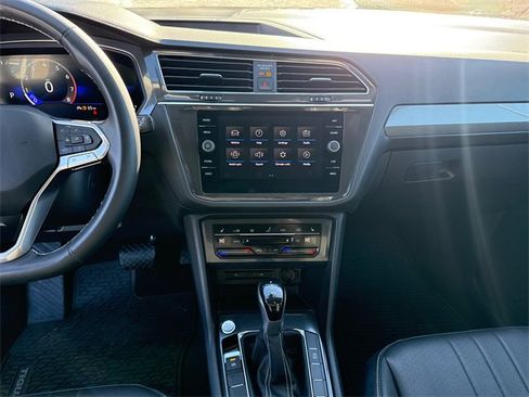 Certified 2023 Volkswagen Tiguan SE image 18