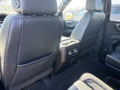 Used 2021 GMC Yukon SLT w/ SLT Premium Package image 17