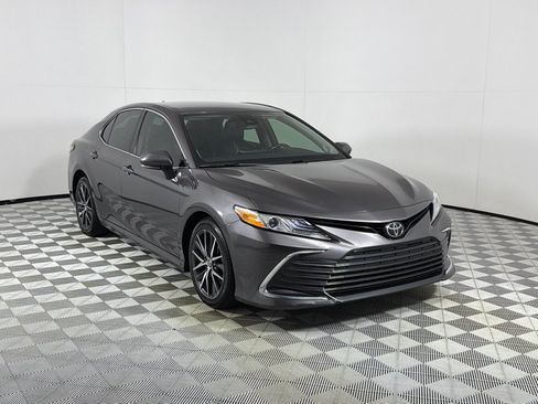 Used 2023 Toyota Camry XLE w/ Navigation Package FWD image 3