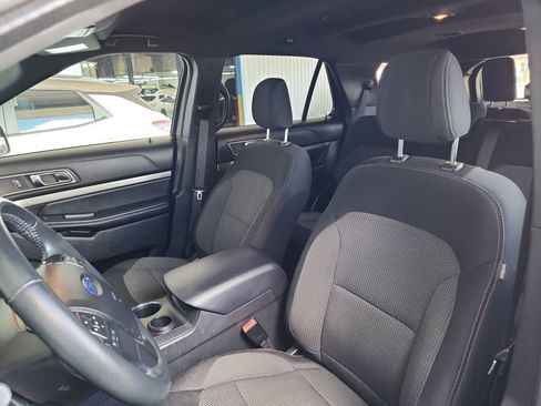 Used 2018 Ford Explorer XLT image 14