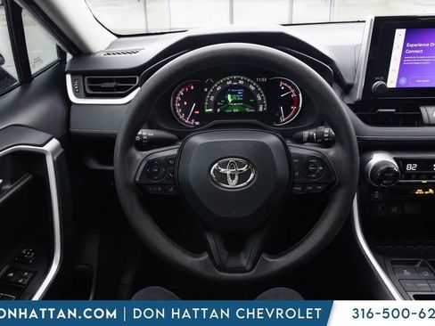 Used 2025 Toyota RAV4 XLE FWD image 5