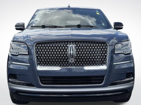 Used 2022 Lincoln Navigator Reserve AWD/4WD image 3