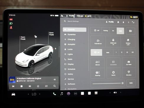 Used 2023 Tesla Model 3 Standard Range image 6