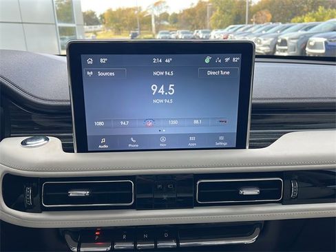 Used 2023 Lincoln Aviator Black Label w/ Jet Package image 13