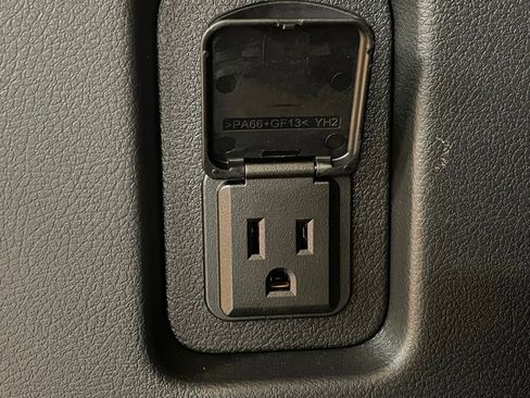 Used 2025 INFINITI QX80 Sensory image 29