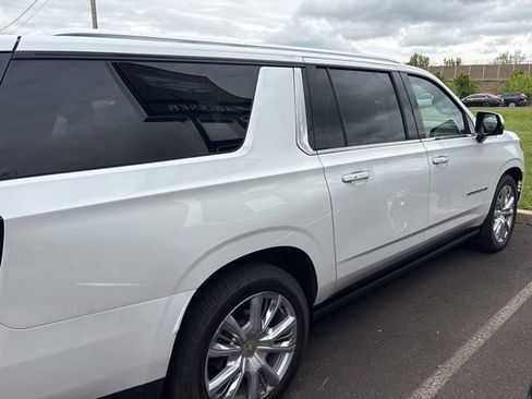 Used 2024 Chevrolet Suburban High Country AWD/4WD image 7